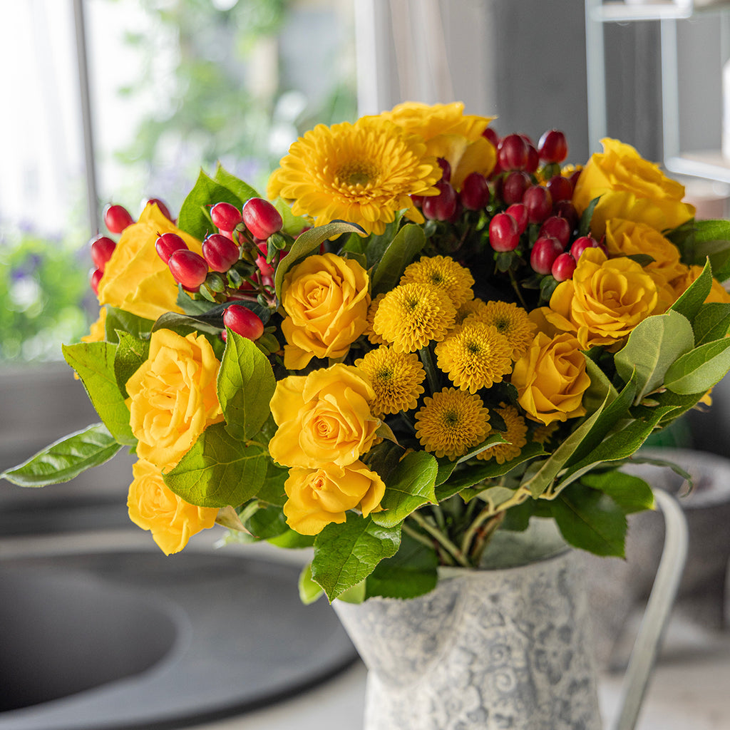 Lifestyle picture of Lemon flowers bouquet